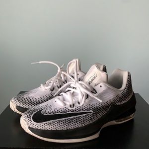 Nike Air Max Infuriate, size 5Y